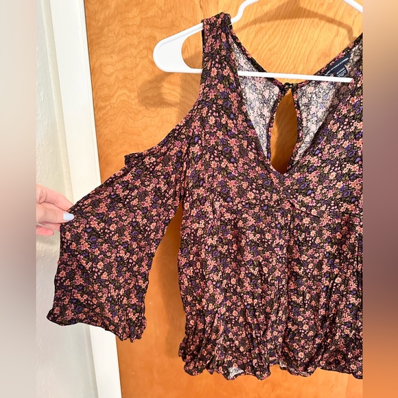AE cold shoulder floral top - Picture 2 of 4